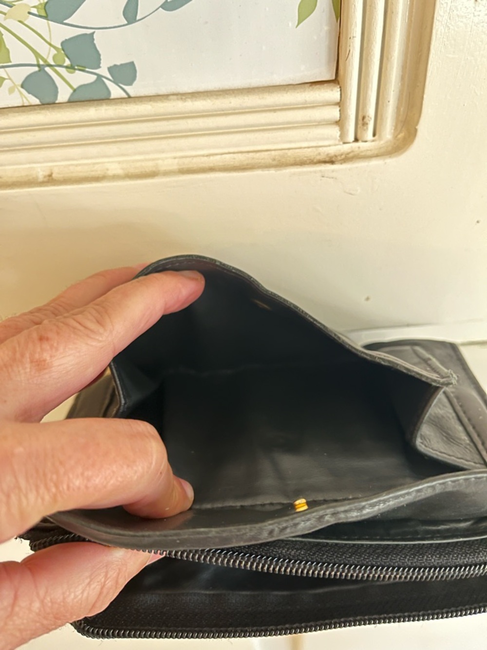 Black Leather Zip Wallet Pouch - Picture 4 of 9